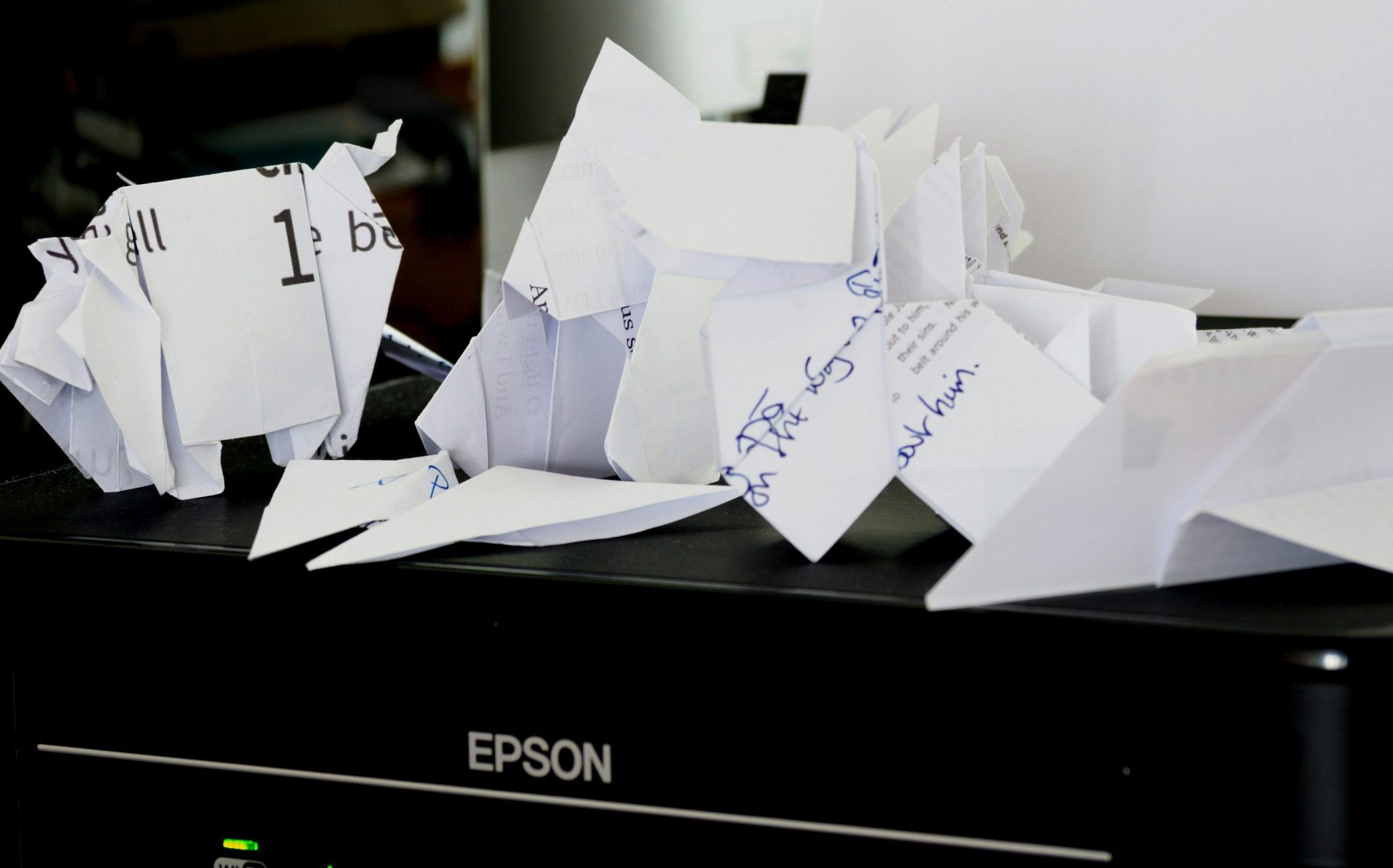 Comment bien stocker votre papier pour éviter les bourrages et défauts d’impression
